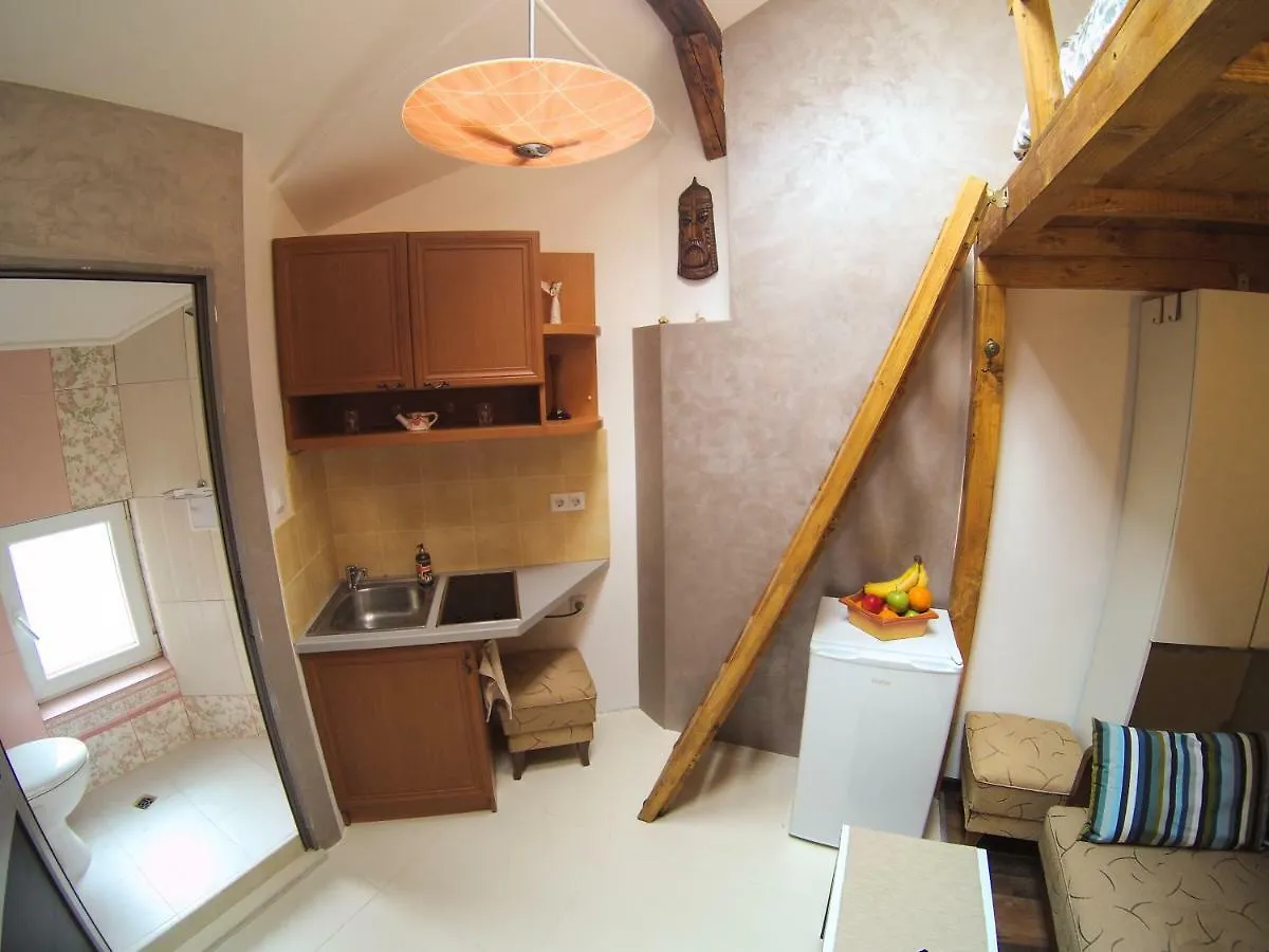 Vitosha Blvd - Attic Studio Apartment Sofia